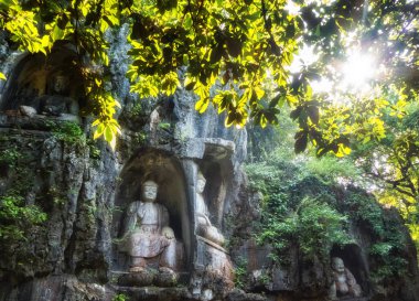 Feilai Feng mağarasını iyi Budist taş oymalar ile. Bunun adı ' buraya uçtu tepe 