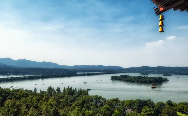 雷峰塔から中国杭州の西湖 を表示します — ストック写真