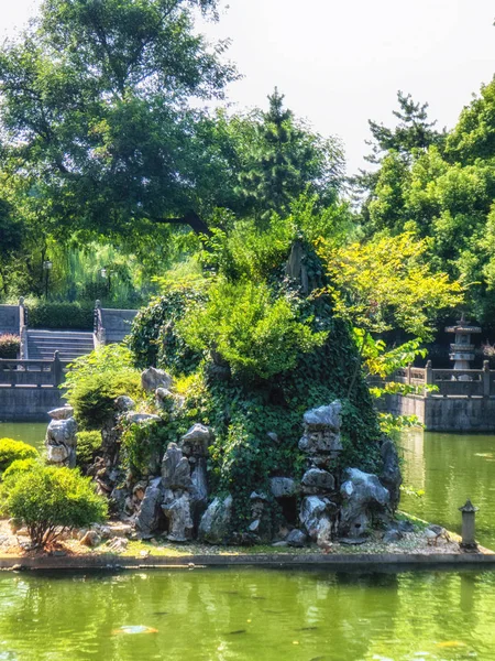 Garden Fish Pool Stone Bridge Pavilions Hangzhou China — Stock Photo, Image