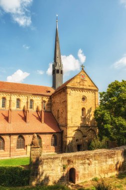 Maulbronn Manastırı (Kloster Maulbronn), eski bir Roma Katolik Cistercian Manastırı kilisede görünümünü. 1993 yılından bu yana Dünya Mirası