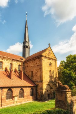 Maulbronn Manastırı (Kloster Maulbronn), eski bir Roma Katolik Cistercian Manastırı kilisede görünümünü. 1993 yılından bu yana Dünya Mirası