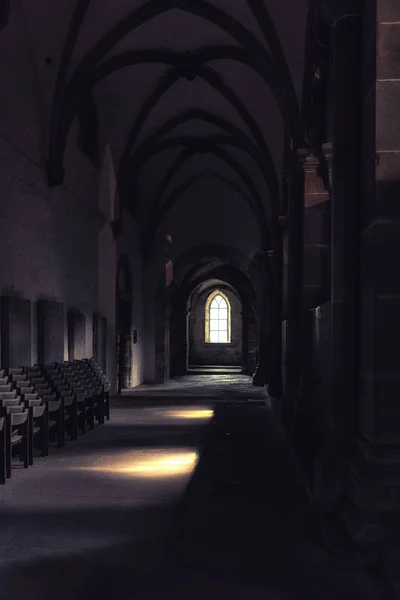 Interior Nave Iglesia Laica Con Baldaquines Crucifijo Bóveda Costillas Monasterio — Foto de Stock