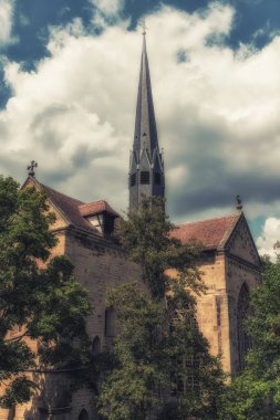 Dışarıda Manastırı Maulbronn parçalı bulutlu gün-dan