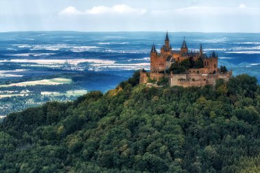 Hechingen, Almanya, 17 Ağustos 2018: Almanya, Baden Württemberg: mystic Castle Hohenzollern görünümünü