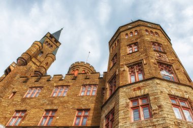 Hechingen, Almanya - 17 Ağustos 2018: Hohenzollern Kalesi soylu aile atalarımızın yuvası ve eski hükümdarlık Prusya Kraliyet ve Alman İmparatorluk Evi Hohenzollern olduğunu