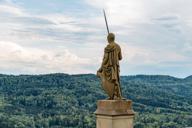 Hohenzollern Kalesi, Alman İmparatorluğu'nun eski kraliyet ailesinin köşkü koruyucusu