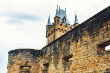 Hohenzollern Şatosu (Burg Hohenzollern), Almanya 'nın Baden-Wurttemberg eyaletinde yer alan bir şehirdir.