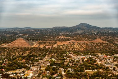 Dead Bulvarında güneş ve ay piramitleri, Teotihuacan antik tarihi kültür şehri, Aztek uygarlığının eski harabeleri, Meksika, Güney Amerika