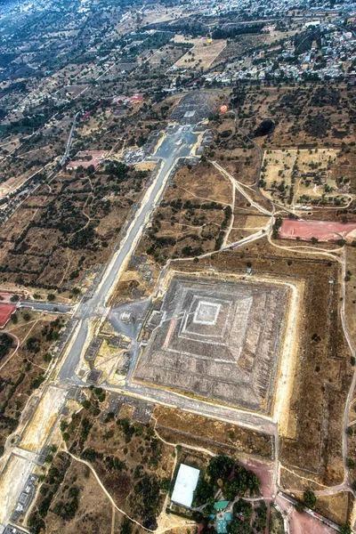 Havadan görünümü Teotihuacan güneşler piramit arka öndeki sen uyduları piramit gözlemleyebilirsiniz.