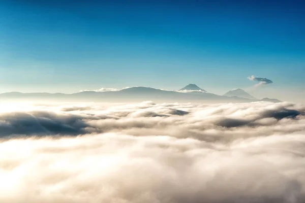 Vista Sobre Las Nubes Con Distancia Volcán Popocatepetl México — Foto de Stock
