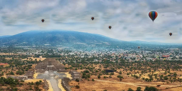 Fantastisk Utsikt Över Teotihuacan Suns Pyramid Omgiven Varmluftsballonger Skott Vid — Stockfoto