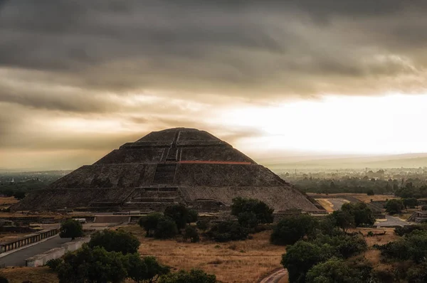 vallei van de dood. uitzicht vanaf de piramide van de zon.