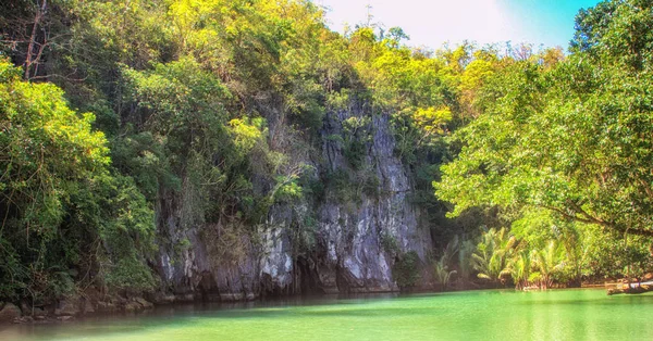 菲律宾 el nido palawan 附近的泻湖 — 图库照片