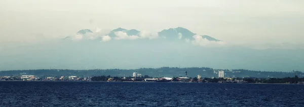 Davao city ve Mount Apo — Stok fotoğraf