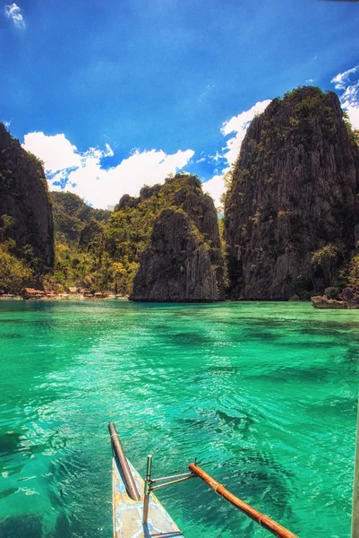 Lago Kayangan ou lagoa azul, ilha de Coron, Filipinas — Fotografia de Stock