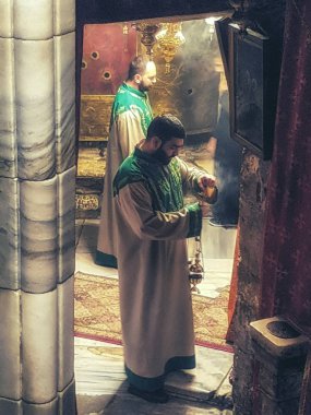 Kilise 'de dua etmek