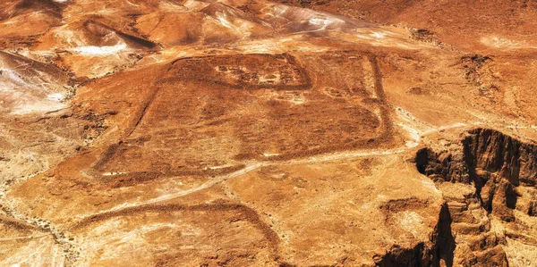 Erhöhte Ansicht einer Festung am Fuße der Masada-Festung, isra — Stockfoto