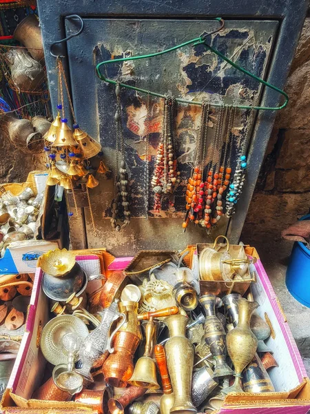 Louças e bugigangas para venda em Old City Jerusalem — Fotografia de Stock