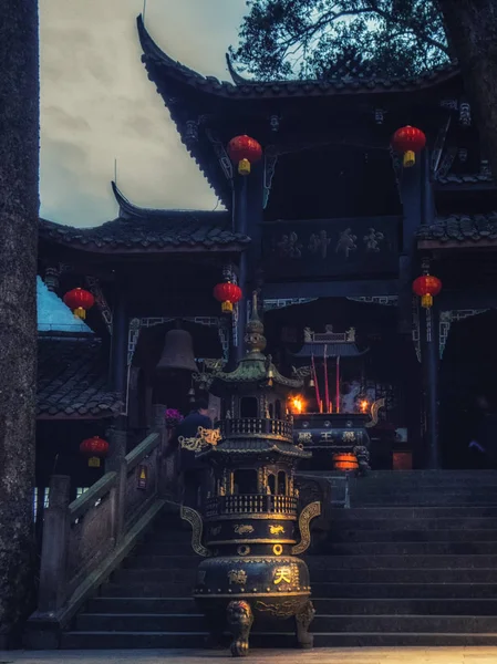 Buddhistischer Tempel im Qingcheng-Gebirge in der Nähe von Chengdu — Stockfoto