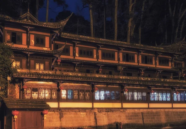 Świątyni buddyjskiej w rejonie górskim Qingcheng pobliżu Chengdu — Zdjęcie stockowe