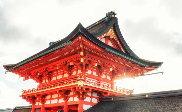 Vista lateral do Santuário Fushimi Inari Taisha em Kyoto, Japão — Fotografia de Stock