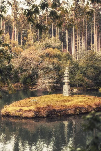 Кинкаку-дзи, Золотой павильон, детали сада . — стоковое фото