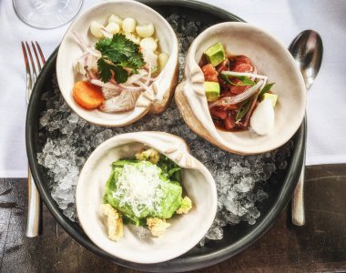 Ceviche üçlüsü lüks restoranda