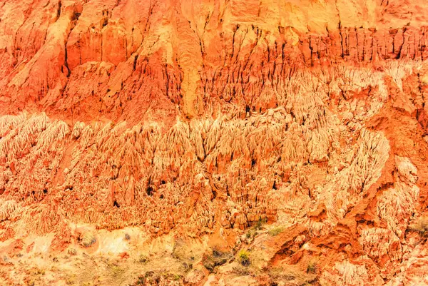 Kuzeyde Diana bölgesinde Tsingy Rouge (Red Tsingy)