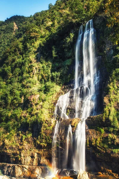 Водопад в районе Вулай, Тайвань — стоковое фото