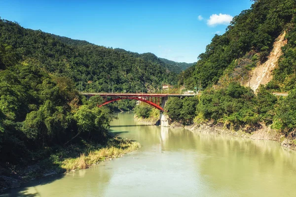 Ponte sobre o rio em Wulai, Taipei, China — Fotografia de Stock