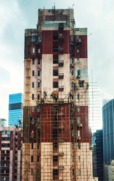 Bau eines Gerüstes mit Bambus in Hongkong — Stockfoto