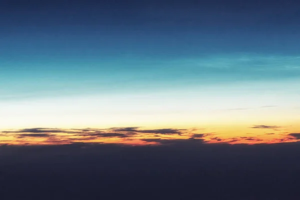 해 가 뜰 때 구름 위 로 — 스톡 사진