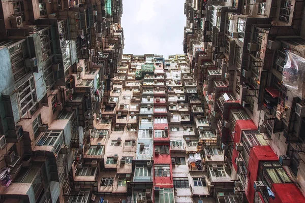 Viviendas densamente pobladas, edificio de apartamentos, Quarry Bay — Foto de Stock