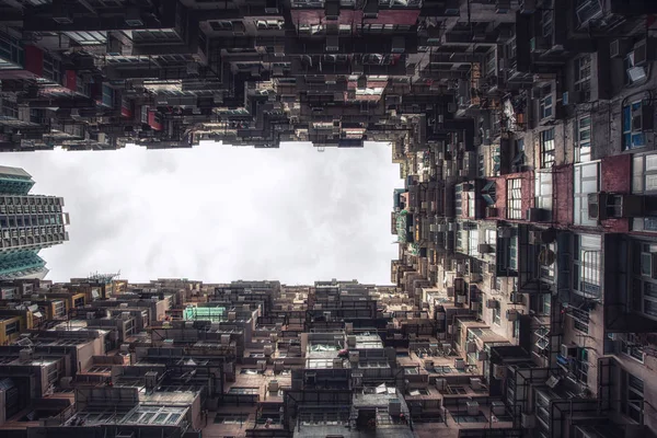 Propriedade habitacional densamente povoada, prédio de apartamentos, Quarry Bay — Fotografia de Stock