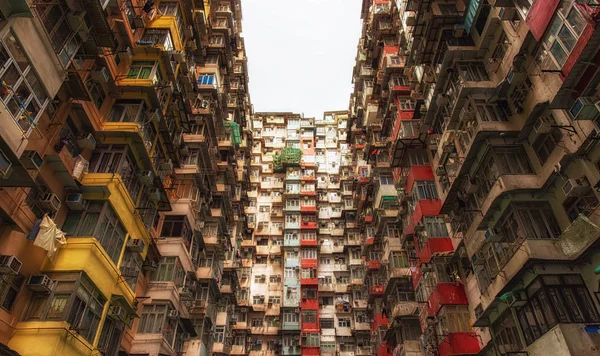 Viviendas densamente pobladas, edificio de apartamentos, Quarry Bay — Foto de Stock