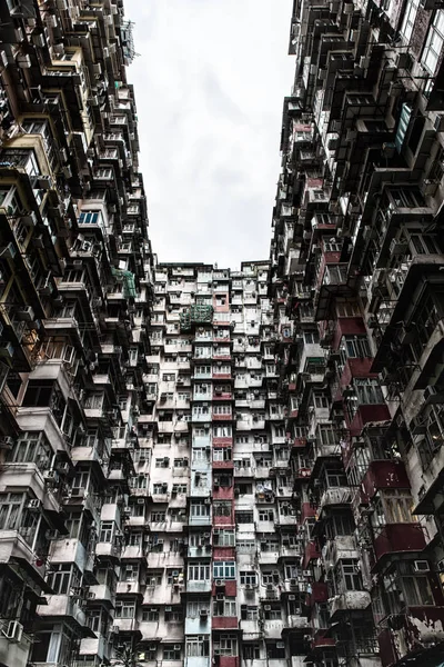 Überfüllte Mehrfamilienhäuser in Hongkong — Stockfoto