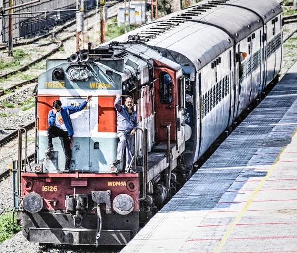 Train du grand système de transport ferroviaire indien — Photo