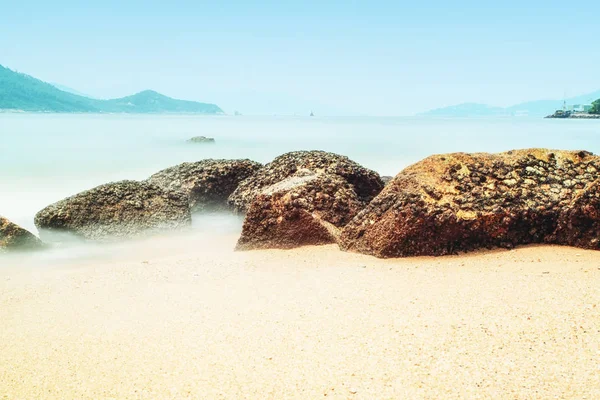 Onda eterna em uma praia — Fotografia de Stock