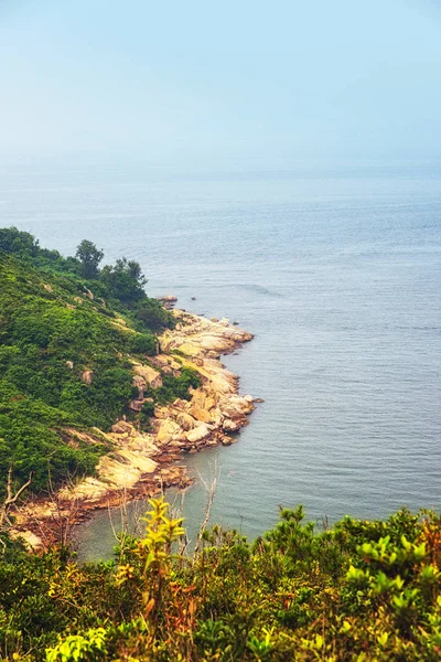 Afgelegen strand en baai op het eiland Cheung Chau in Hong Kong, — Stockfoto