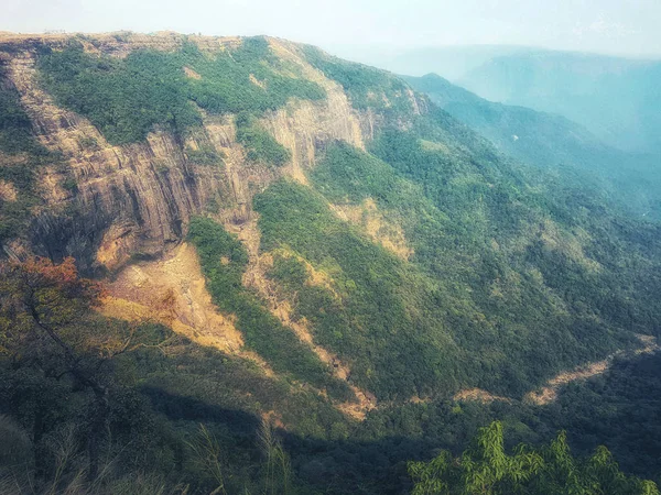 Арвах печери ущелині, Cherrapunji, Індія — стокове фото