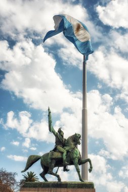 General Belgrano anıtı Casa Rosada 'nın önünde (pembe ev) B