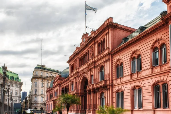 Casa rosada auf der plaza de mayo in buenos aires. — Stockfoto