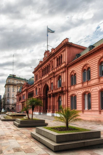 Casa Rosada on Plaza de Mayo in Buenos aires. — стокове фото