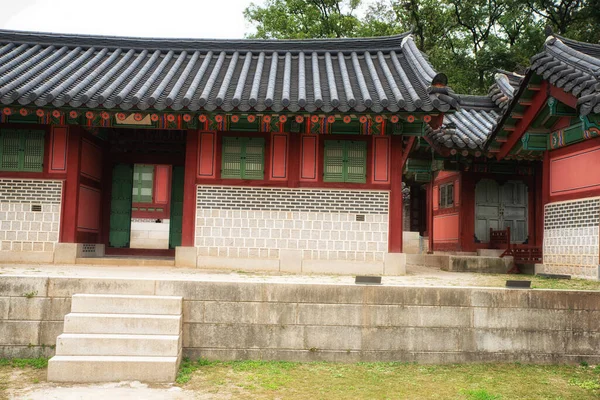 Διάφορα Αρχιτεκτονικά Και Παραδοσιακά Ιστορικά Στοιχεία Στο Παλάτι Changdeokgung — Φωτογραφία Αρχείου