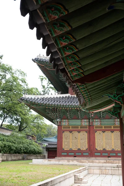 Διάφορα Αρχιτεκτονικά Και Παραδοσιακά Ιστορικά Στοιχεία Στο Παλάτι Changdeokgung — Φωτογραφία Αρχείου