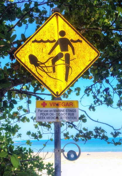 Señal Advertencia Playa Medusas Agua Parque Nacional Daintree Queensland Australia —  Fotos de Stock