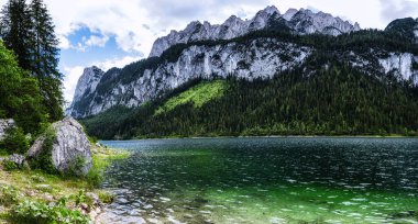 Gosau Gölü, Dachstein Dağları manzaralı güzel bir doğaya gömülü küçük bir dağ gölüdür..