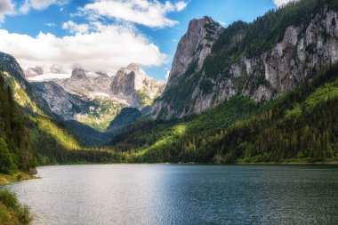Gosau Gölü, Dachstein Dağları manzaralı güzel bir doğaya gömülü küçük bir dağ gölüdür..