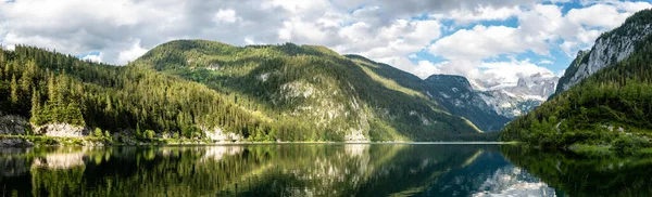 Der Gosauer See Ist Ein Kleiner Bergsee Eingebettet Wunderschöne Natur — Stockfoto