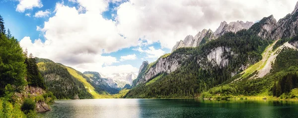 Der Gosauer See Ist Ein Kleiner Bergsee Eingebettet Wunderschöne Natur — Stockfoto